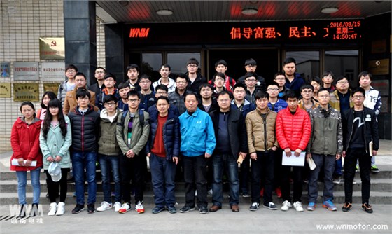 安工大在公司作畢業(yè)設(shè)計(jì)，在皖南電機(jī)合影留念