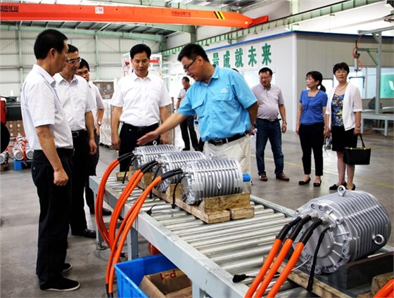 錢(qián)曉康局長(zhǎng)參觀新能源汽車電機(jī)生產(chǎn)線